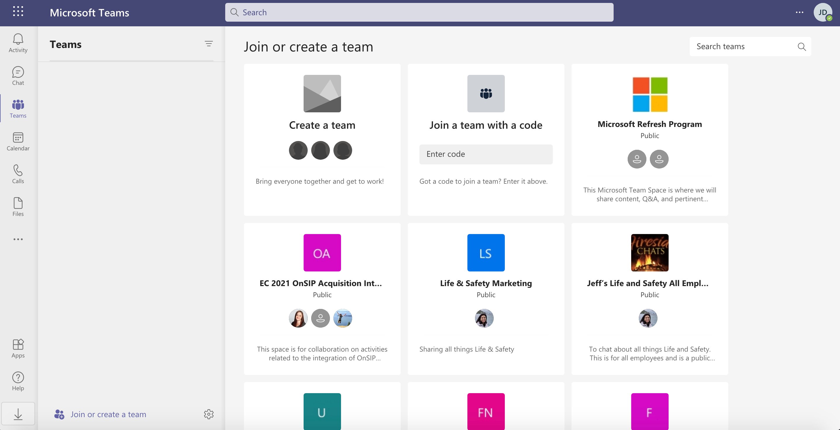 Microsoft Teams communication options for project management.